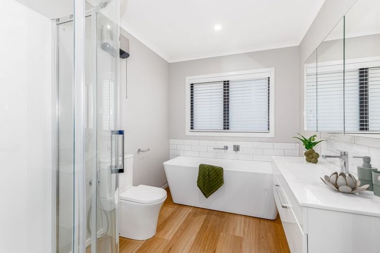 Photo of property in 11 Te Hoiere Street, Aotea, Porirua, 5024