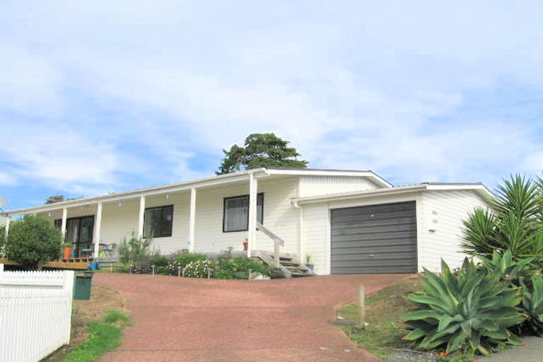 Photo of property in 11 Lasque Place, Glen Eden, Auckland, 0602