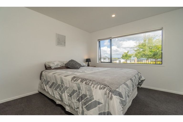 Photo of property in 30 Accolage Boulevard, Kumeu, 0810