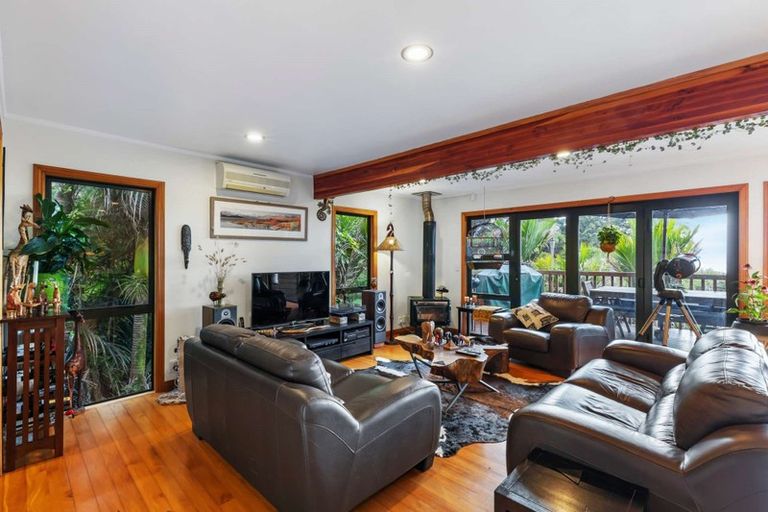 Photo of property in 34 Kauri Point Road, Laingholm, Auckland, 0604