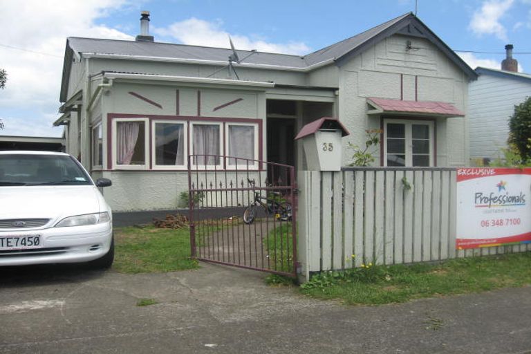 Photo of property in 35 Gibson Street, Aramoho, Whanganui, 4500
