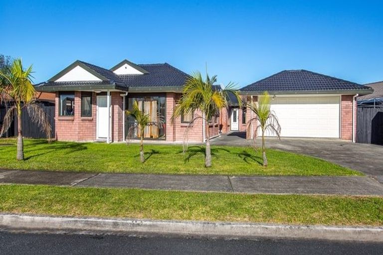 Photo of property in 1 Waylen Place, Burswood, Auckland, 2013