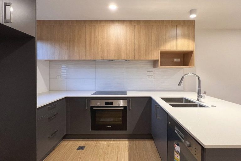 Photo of property in 4/17 Rewarewa Road, Te Atatu Peninsula, Auckland, 0610