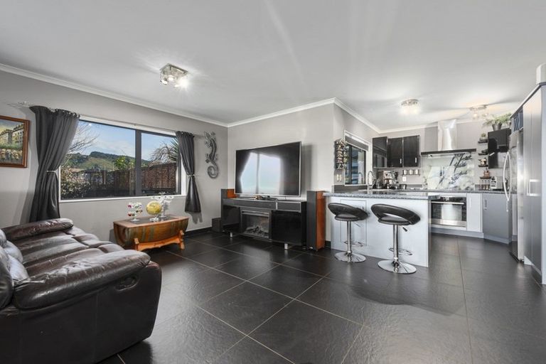 Photo of property in 46 Percy Kinsman Crescent, Riverstone Terraces, Upper Hutt, 5018