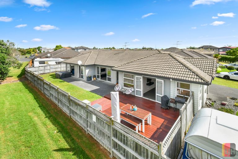 Photo of property in 50 Stranraer Crescent, Wattle Downs, Auckland, 2103