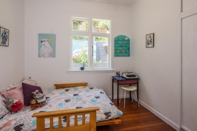 Photo of property in 175 Houghton Bay Road, Houghton Bay, Wellington, 6023