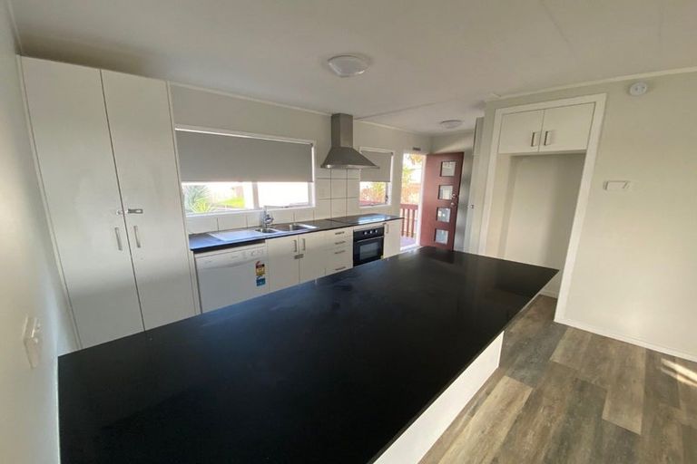 Photo of property in 4 Pureora Place, Clendon Park, Auckland, 2103