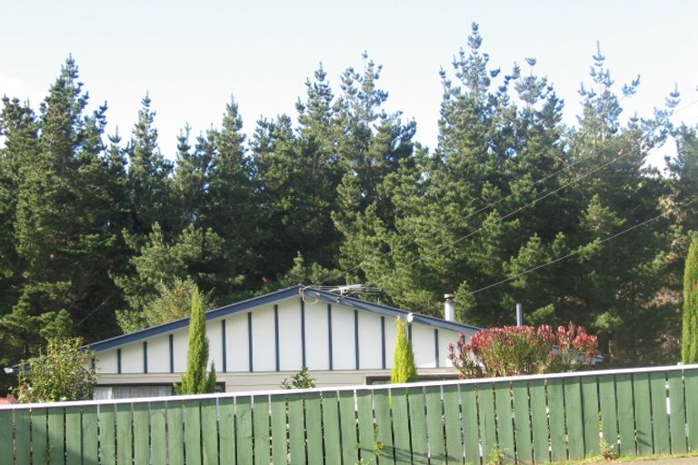 Photo of property in 128 Driver Crescent, Cannons Creek, Porirua, 5024