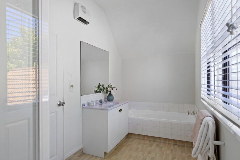 Photo of property in 3/264 Riccarton Road, Upper Riccarton, Christchurch, 8041