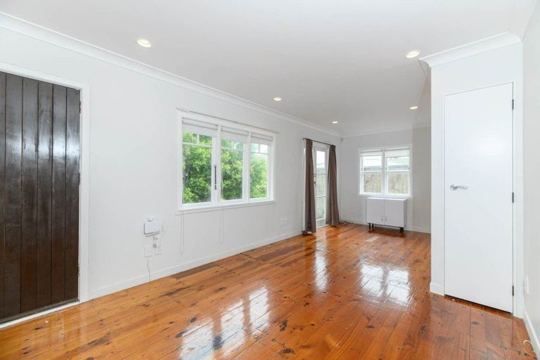 Photo of property in 70 Hobsonville Road, West Harbour, Auckland, 0618