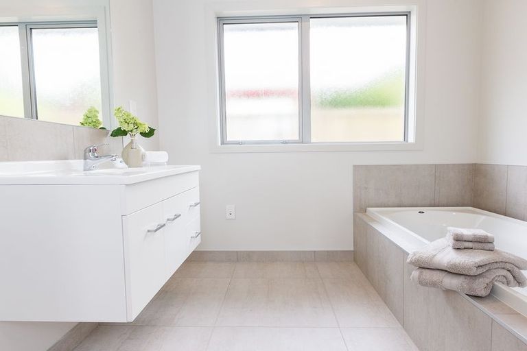 Photo of property in 4 Montgomery Terrace, Hokowhitu, Palmerston North, 4410