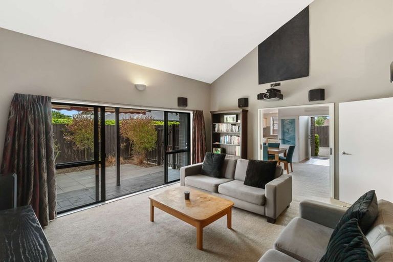 Photo of property in 2/14 Jocelyn Street, Casebrook, Christchurch, 8051