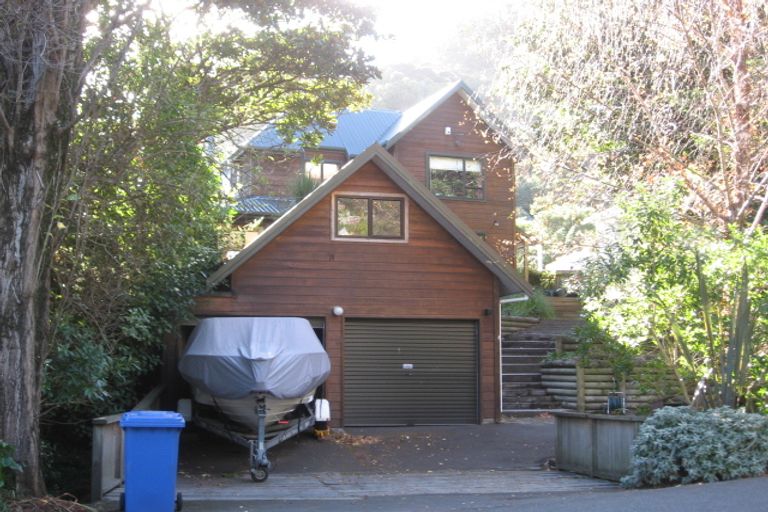 Photo of property in 11 Rona Street, Eastbourne, Lower Hutt, 5013
