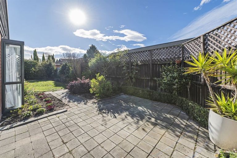 Photo of property in 3/118a Sawyers Arms Road, Northcote, Christchurch, 8052