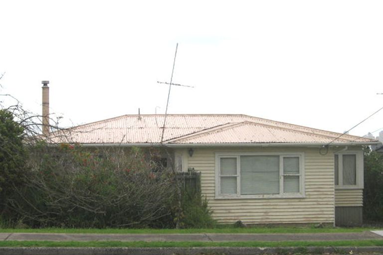 Photo of property in 88 Ocean View Road, Northcote, Auckland, 0627