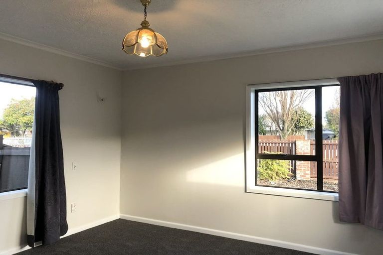 Photo of property in 126 Yaldhurst Road, Sockburn, Christchurch, 8042