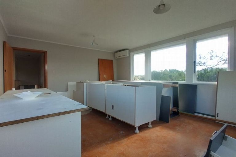 Photo of property in 33 Castor Crescent, Cannons Creek, Porirua, 5024