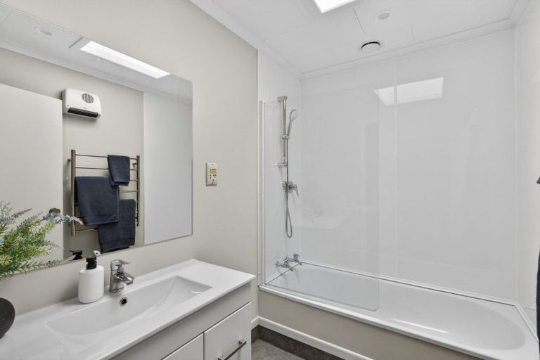 Photo of property in 2/5a Tahurangi Place, Spotswood, New Plymouth, 4310