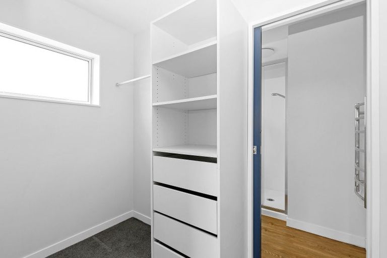 Photo of property in 5a Balmain Street, Newlands, Wellington, 6037