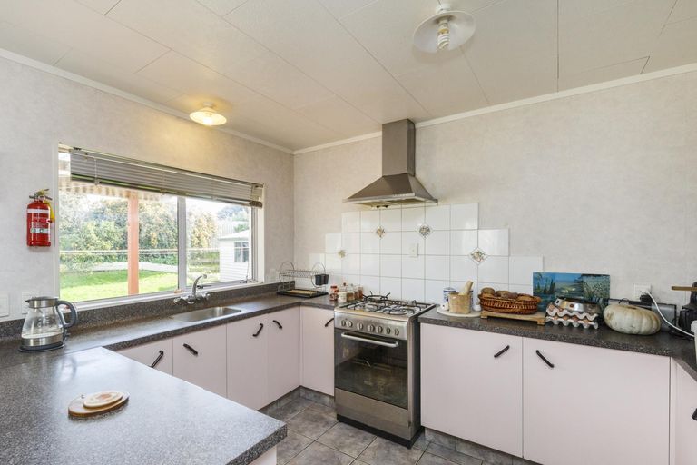 Photo of property in 38 Dalfield Place, Highbury, Palmerston North, 4412