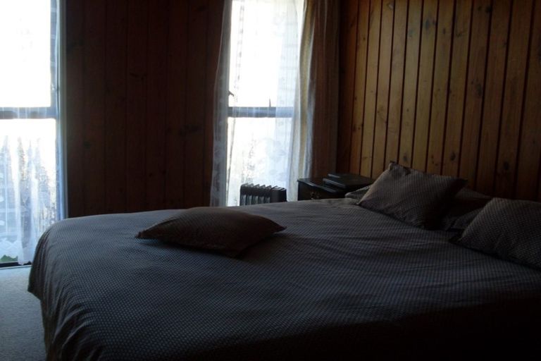 Photo of property in 18 Prince Regent Drive, Half Moon Bay, Auckland, 2012