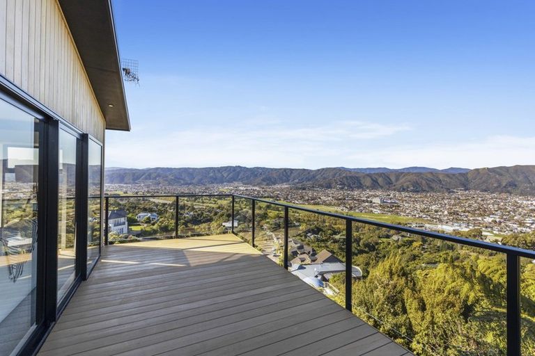 Photo of property in 39 Meadowbank Drive, Belmont, Lower Hutt, 5010