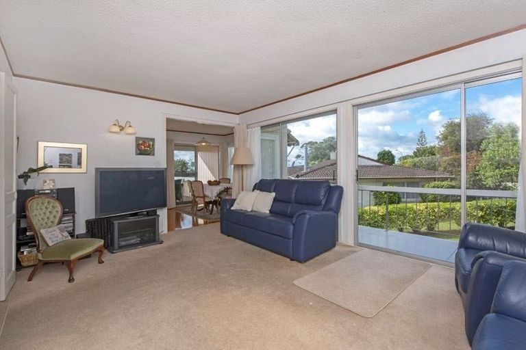 Photo of property in 76 Beechdale Crescent, Pakuranga Heights, Auckland, 2010