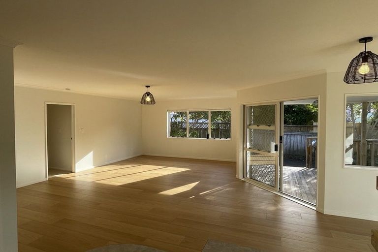 Photo of property in 8a Langton Road, Stanmore Bay, Whangaparaoa, 0932