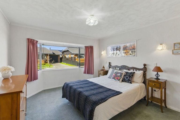 Photo of property in 3 Surrey Lane, Levin, 5510