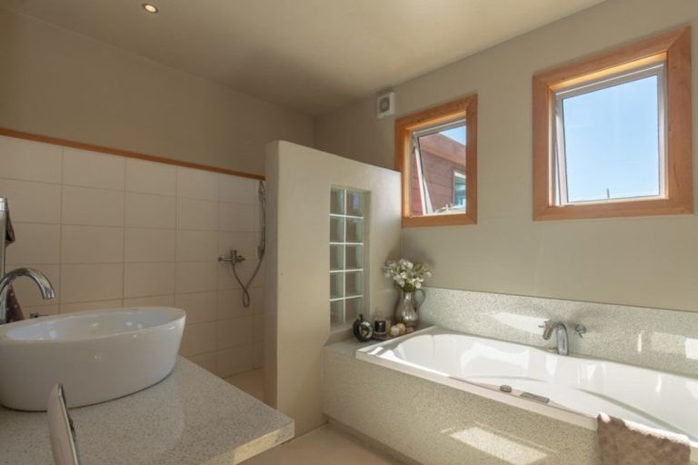 Photo of property in 1 Peak View Ridge, Wanaka, 9305