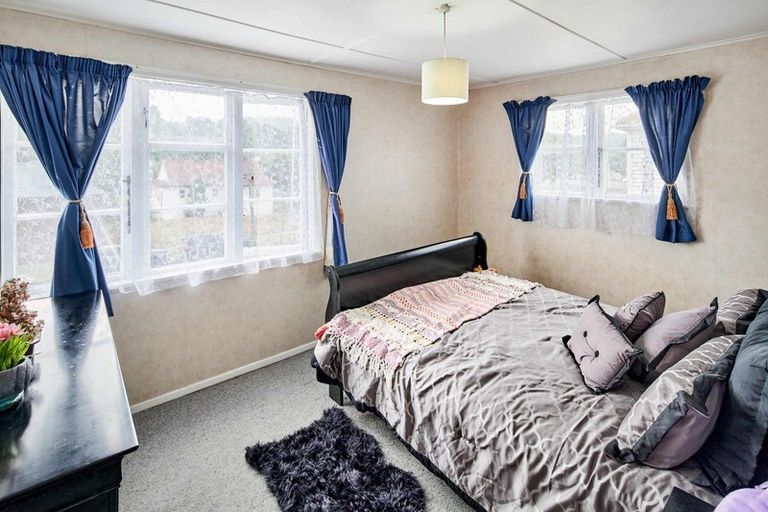 Photo of property in 68 Churton Crescent, Taita, Lower Hutt, 5011