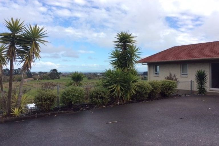 Photo of property in 60 Ohiwa Road, Ardmore, Papakura, 2582