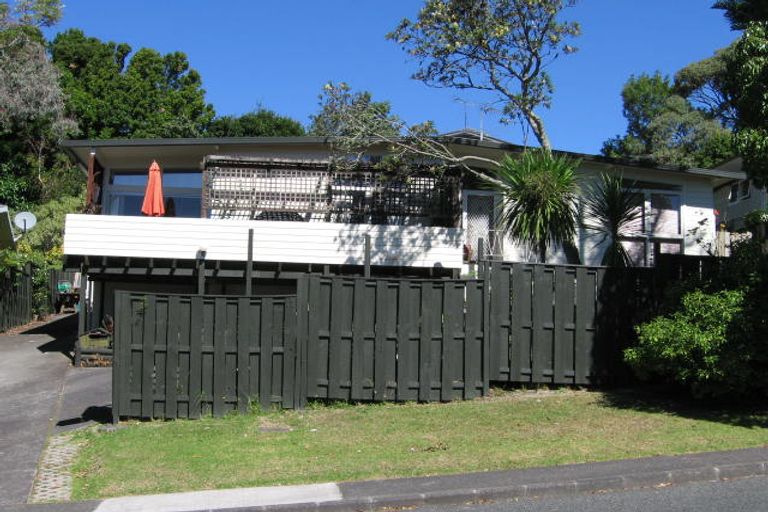 Photo of property in 12 Nor'east Drive, Northcross, Auckland, 0632