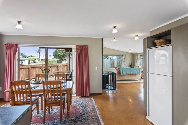 Photo of property in 1 Frances Street, Waikanae Beach, Waikanae, 5036