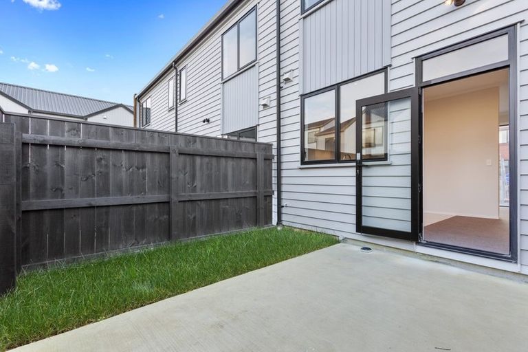Photo of property in 12 Uku Lane, Hobsonville, Auckland, 0616