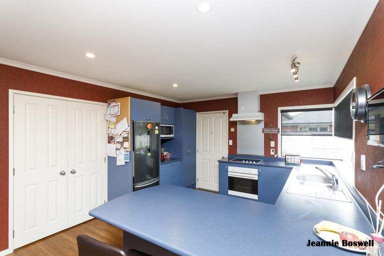 Photo of property in 3 Walnut Grove, Kelvin Grove, Palmerston North, 4414