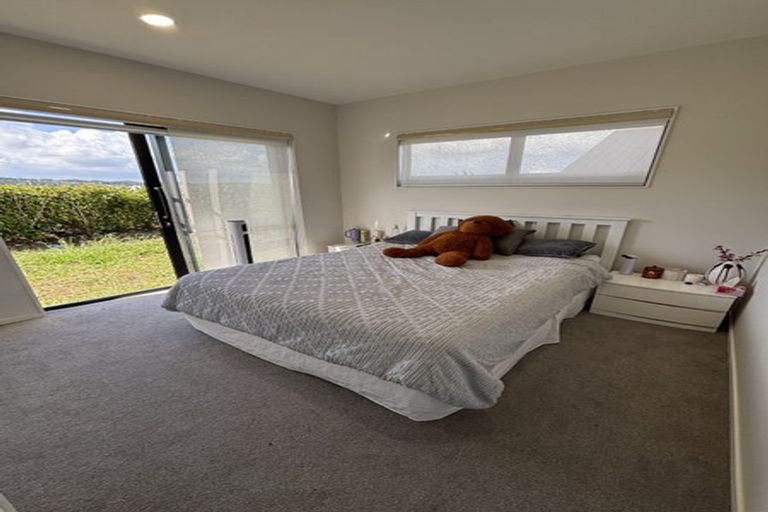 Photo of property in 18 Vintry Drive, Huapai, Kumeu, 0810
