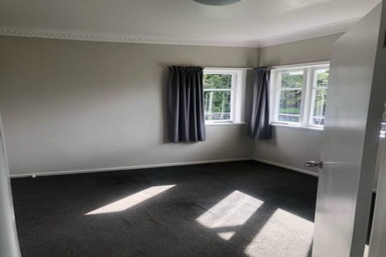 Photo of property in 112 Tirimoana Road, Te Atatu South, Auckland, 0602