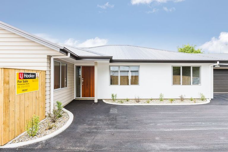 Photo of property in 4 Montgomery Terrace, Hokowhitu, Palmerston North, 4410
