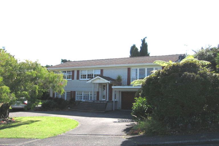 Photo of property in 82 Woodlands Crescent, Browns Bay, Auckland, 0630