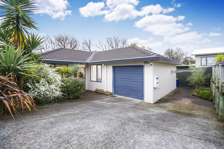 Photo of property in 7 Wheaton Place, Glen Eden, Auckland, 0602