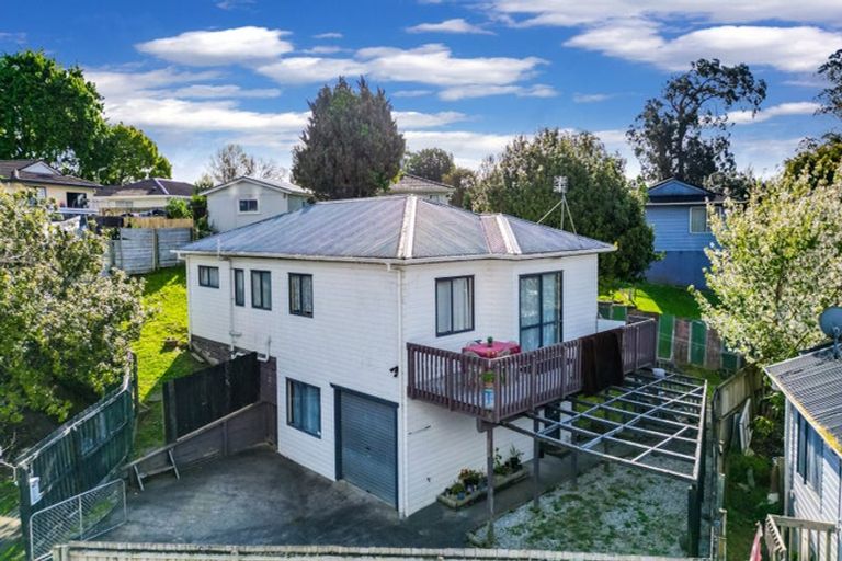 Photo of property in 1/6 Eulogy Place, Randwick Park, Auckland, 2105