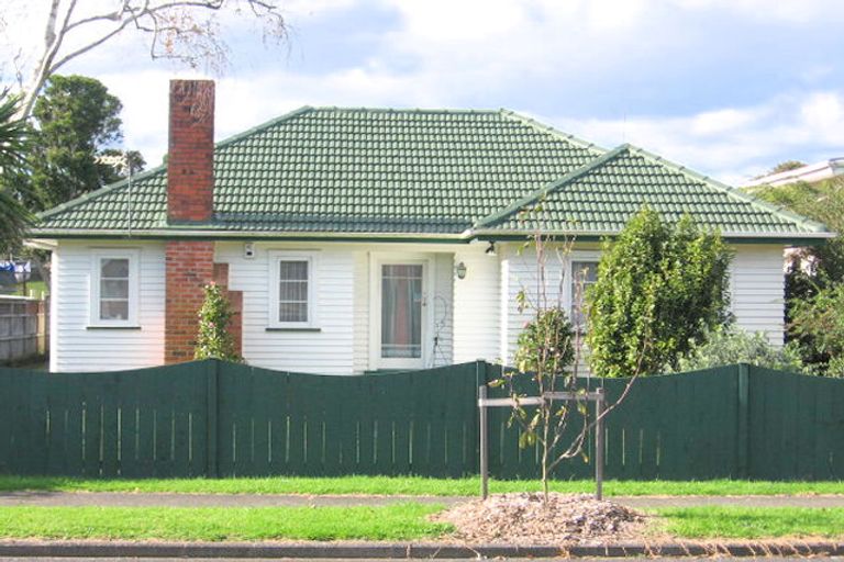 Photo of property in 58 Churchill Avenue, Manurewa, Auckland, 2102