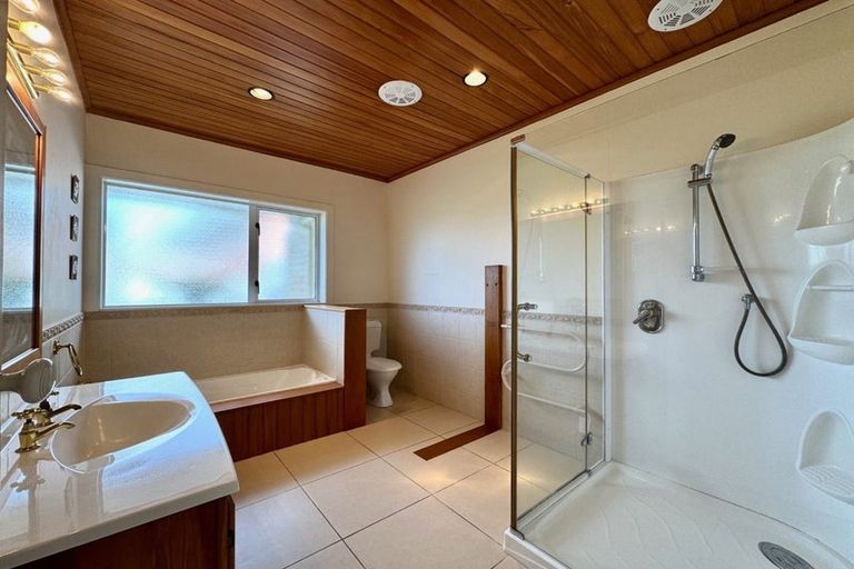 Photo of property in 107 Bleakhouse Road, Mellons Bay, Auckland, 2014