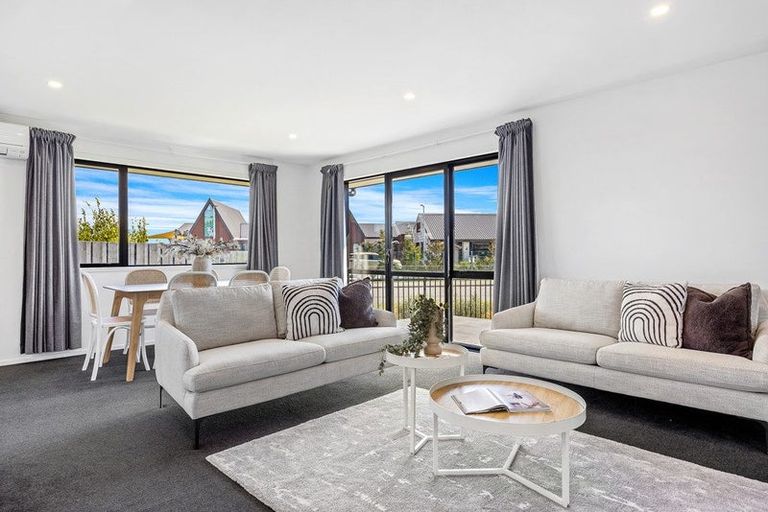 Photo of property in 3b Shillingford Boulevard, Rolleston, 7615