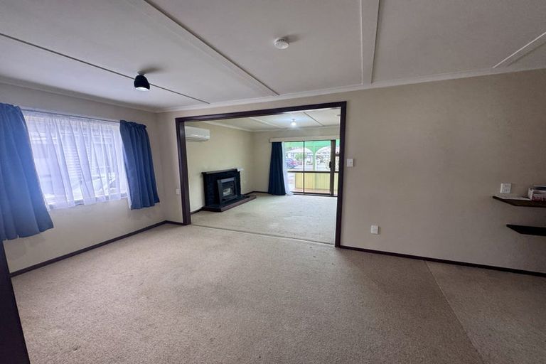 Photo of property in 33 Wellington Road, Wainuiomata, Lower Hutt, 5014