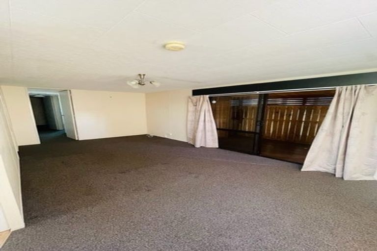 Photo of property in 2/16 Barneys Farm Road, Clendon Park, Auckland, 2103