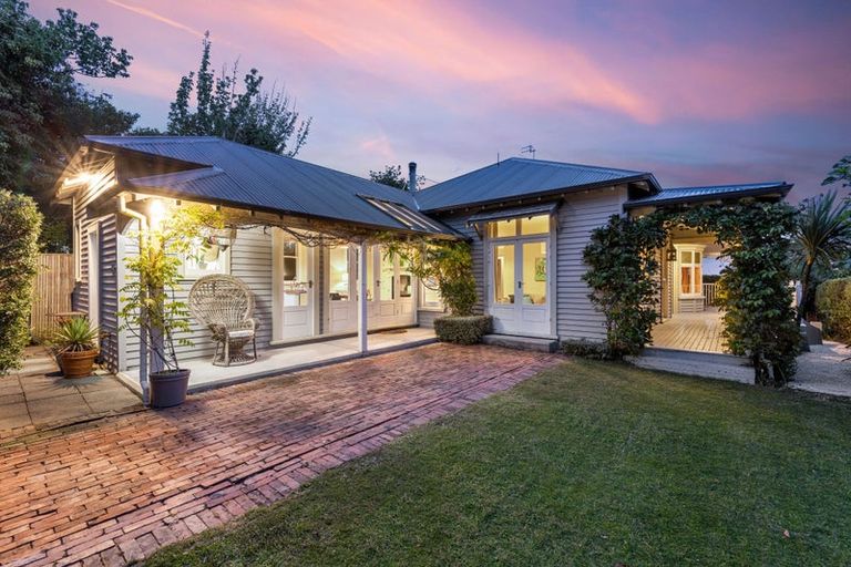 Photo of property in 93 Dyers Pass Road, Cashmere, Christchurch, 8022