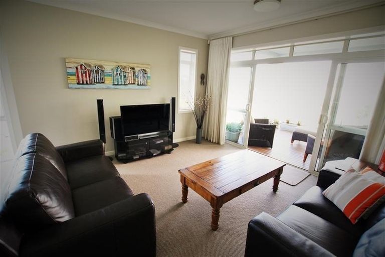 Photo of property in 102 Landmark Terrace, Orewa, 0931