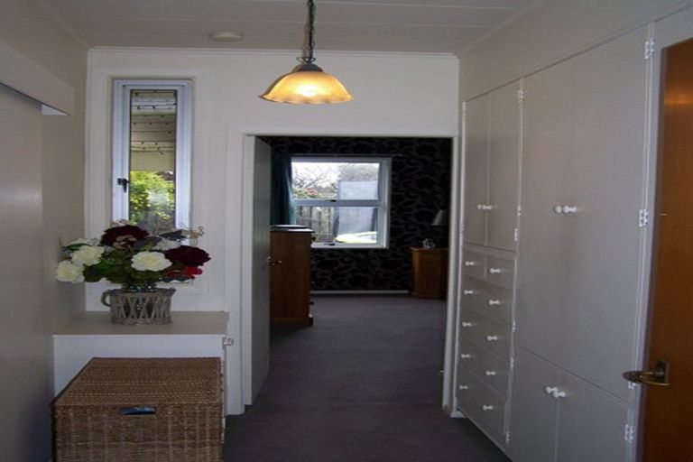 Photo of property in 25 Kitchener Street, Martinborough, 5711